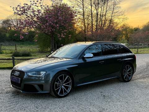 Audi RS4 Avant 4.2 FSI V8 Estate 5dr Petrol S Tronic quattro Euro 5 (450 ps) - U10004013