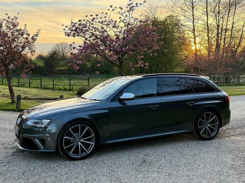 Audi RS4 Avant 4.2 FSI V8 Estate 5dr Petrol S Tronic quattro Euro 5 (450 ps) - U10004013