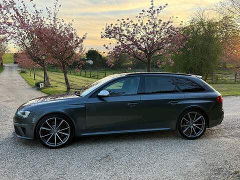 Audi RS4 Avant 4.2 FSI V8 Estate 5dr Petrol S Tronic quattro Euro 5 (450 ps) - U10004013