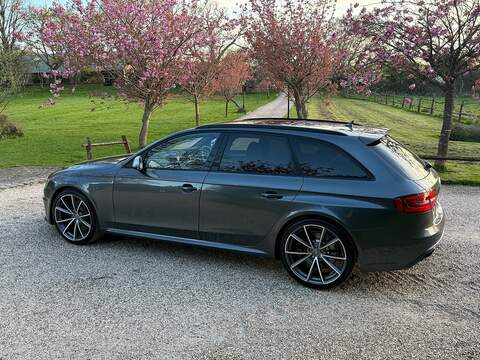 Audi RS4 Avant 4.2 FSI V8 Estate 5dr Petrol S Tronic quattro Euro 5 (450 ps) - U10004013