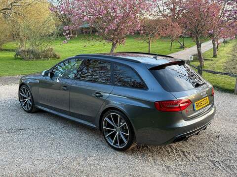 Audi RS4 Avant 4.2 FSI V8 Estate 5dr Petrol S Tronic quattro Euro 5 (450 ps) - U10004013