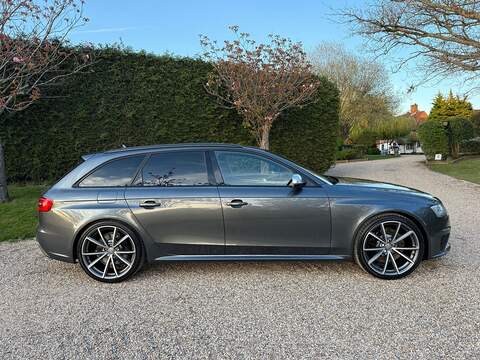 Audi RS4 Avant 4.2 FSI V8 Estate 5dr Petrol S Tronic quattro Euro 5 (450 ps) - U10004013