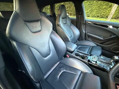 Audi RS4 Avant 4.2 FSI V8 Estate 5dr Petrol S Tronic quattro Euro 5 (450 ps) - U10004013