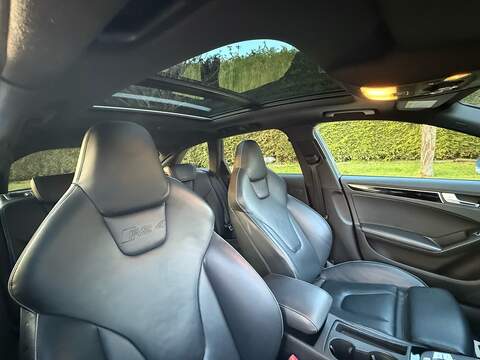 Audi RS4 Avant 4.2 FSI V8 Estate 5dr Petrol S Tronic quattro Euro 5 (450 ps) - U10004013