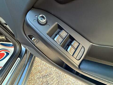 Audi RS4 Avant 4.2 FSI V8 Estate 5dr Petrol S Tronic quattro Euro 5 (450 ps) - U10004013