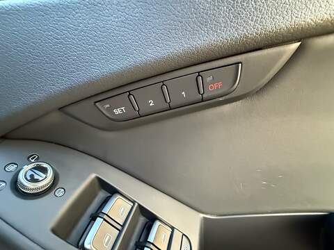 Audi RS4 Avant 4.2 FSI V8 Estate 5dr Petrol S Tronic quattro Euro 5 (450 ps) - U10004013