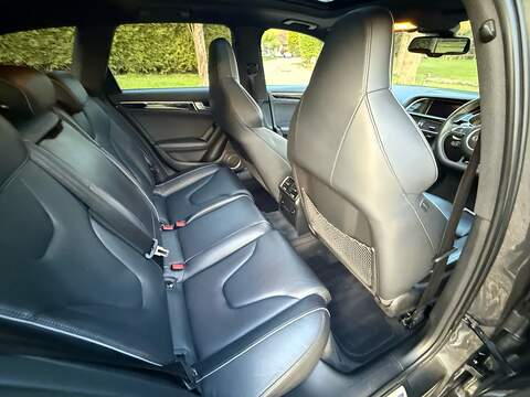 Audi RS4 Avant 4.2 FSI V8 Estate 5dr Petrol S Tronic quattro Euro 5 (450 ps) - U10004013