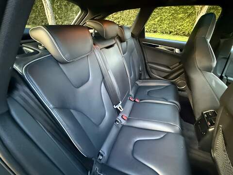 Audi RS4 Avant 4.2 FSI V8 Estate 5dr Petrol S Tronic quattro Euro 5 (450 ps) - U10004013