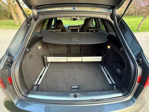 Audi RS4 Avant 4.2 FSI V8 Estate 5dr Petrol S Tronic quattro Euro 5 (450 ps) - U10004013