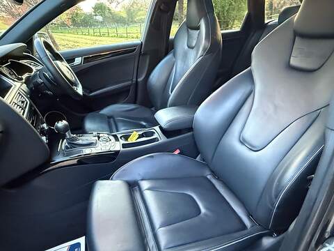 Audi RS4 Avant 4.2 FSI V8 Estate 5dr Petrol S Tronic quattro Euro 5 (450 ps) - U10004013