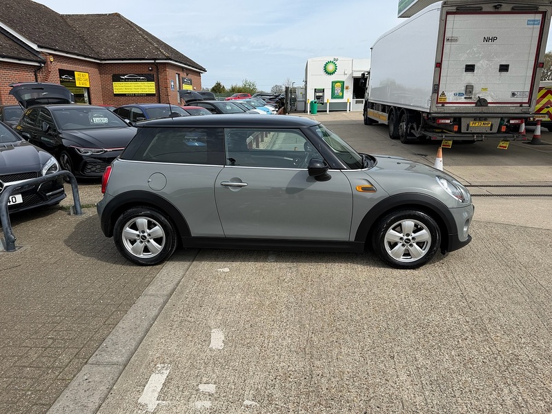 MINI Hatch 1.5 Cooper Hatchback 3dr Petrol Auto Euro 6 (s/s) (136 ps) - U10004025