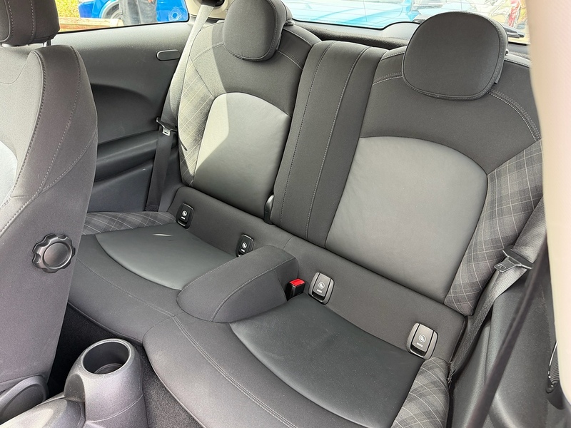 MINI Hatch 1.5 Cooper Hatchback 3dr Petrol Auto Euro 6 (s/s) (136 ps) - U10004025