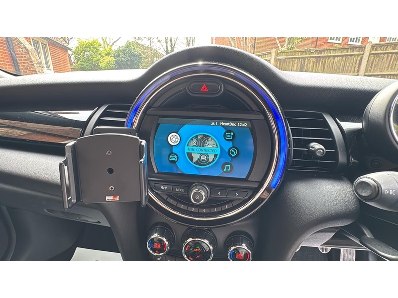 MINI Convertible 1.5 Cooper Sport Convertible 2dr Petrol Manual Euro 6 (s/s) (136 ps) - U10004028