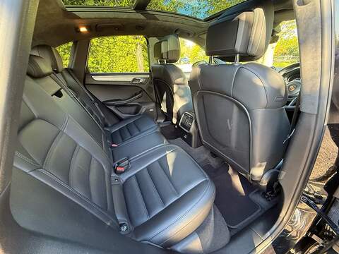 Porsche Macan 2.9T V6 Turbo SUV 5dr Petrol PDK 4WD Euro 6 (s/s) (440 ps) - U10004029