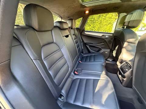 Porsche Macan 2.9T V6 Turbo SUV 5dr Petrol PDK 4WD Euro 6 (s/s) (440 ps) - U10004029