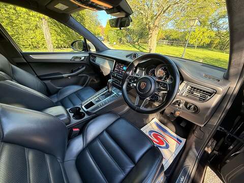 Porsche Macan 2.9T V6 Turbo SUV 5dr Petrol PDK 4WD Euro 6 (s/s) (440 ps) - U10004029