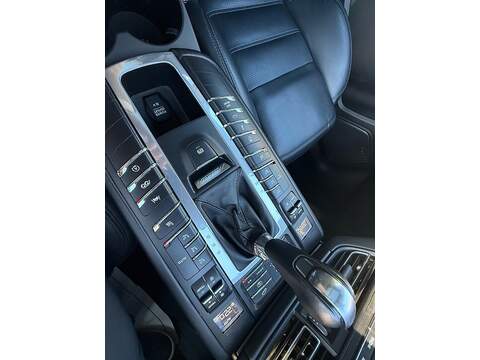 Porsche Macan 2.9T V6 Turbo SUV 5dr Petrol PDK 4WD Euro 6 (s/s) (440 ps) - U10004029