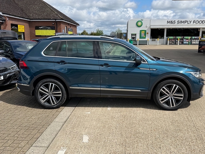 Volkswagen Tiguan Tiguan Elegance SUV 1 Automatic Petrol - U10004033