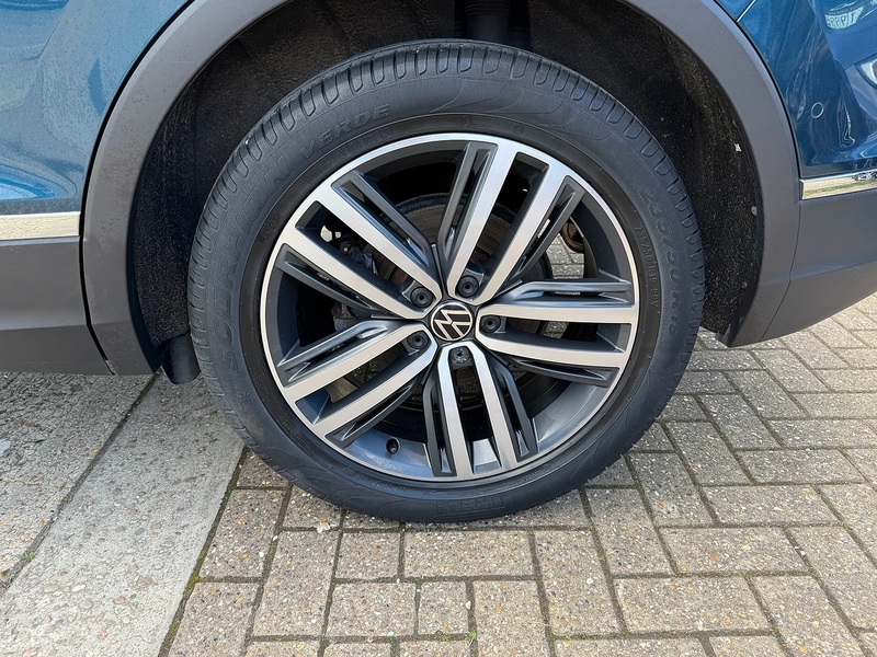 Volkswagen Tiguan Tiguan Elegance SUV 1 Automatic Petrol - U10004033