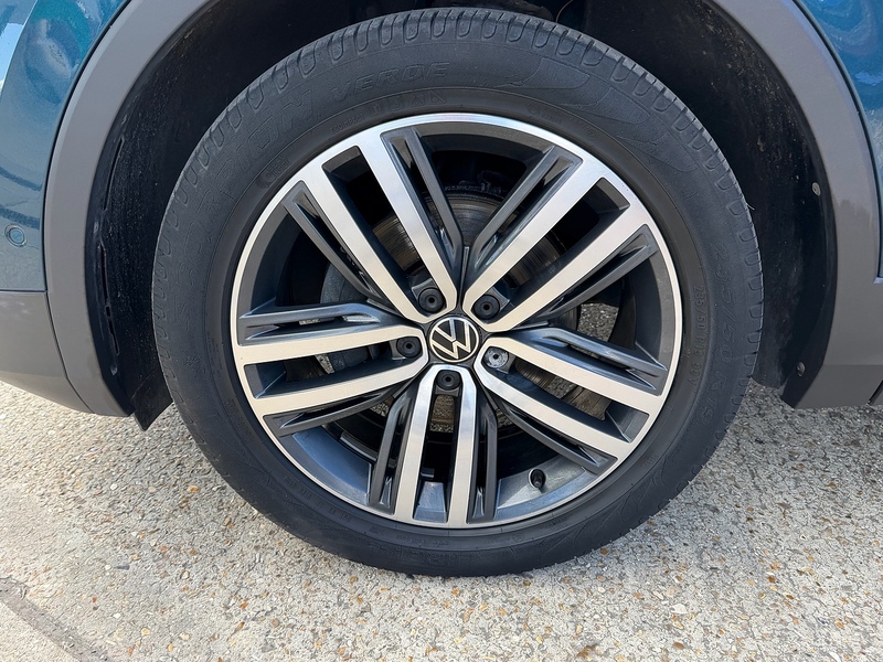 Volkswagen Tiguan Tiguan Elegance SUV 1 Automatic Petrol - U10004033