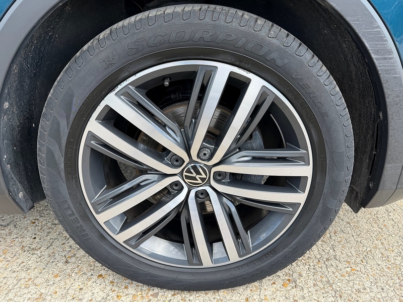 Volkswagen Tiguan Tiguan Elegance SUV 1 Automatic Petrol - U10004033