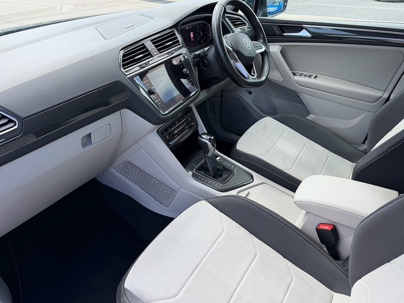 Volkswagen Tiguan Tiguan Elegance SUV 1 Automatic Petrol - U10004033