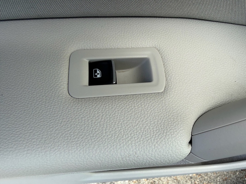 Volkswagen Tiguan Tiguan Elegance SUV 1 Automatic Petrol - U10004033