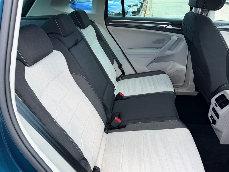 Volkswagen Tiguan Tiguan Elegance SUV 1 Automatic Petrol - U10004033