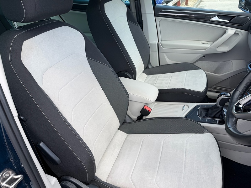 Volkswagen Tiguan Tiguan Elegance SUV 1 Automatic Petrol - U10004033