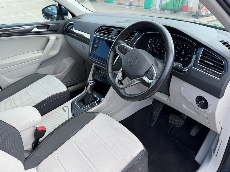 Volkswagen Tiguan Tiguan Elegance SUV 1 Automatic Petrol - U10004033