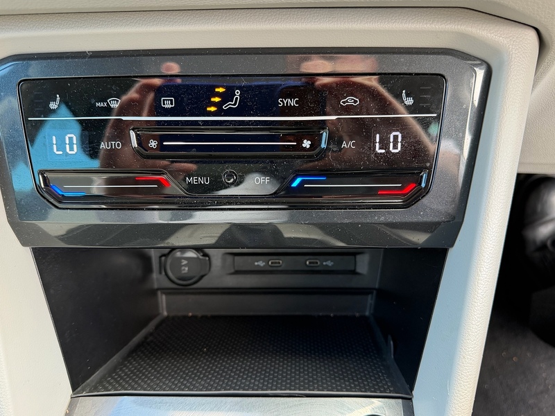 Volkswagen Tiguan Tiguan Elegance SUV 1 Automatic Petrol - U10004033