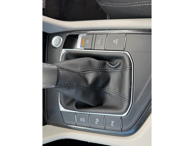Volkswagen Tiguan Tiguan Elegance SUV 1 Automatic Petrol - U10004033