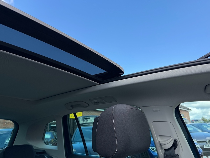 Volkswagen Tiguan Tiguan Elegance SUV 1 Automatic Petrol - U10004033