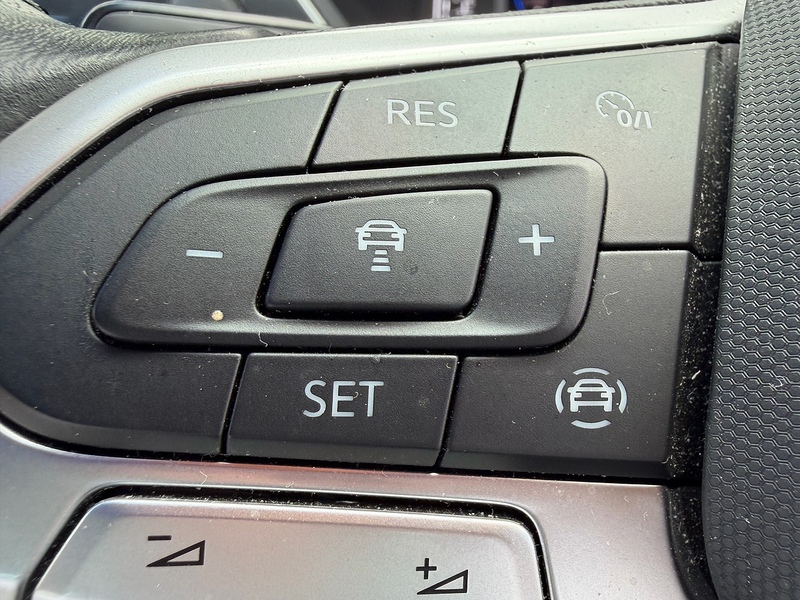 Volkswagen Tiguan Tiguan Elegance SUV 1 Automatic Petrol - U10004033