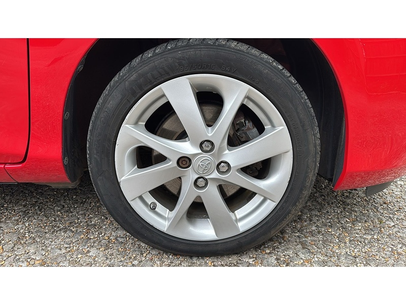 Toyota Yaris 1.5 VVT-h Excel Hatchback 5dr Petrol Hybrid E-CVT Euro 6 (15in Alloy) (101 ps) - U10004040