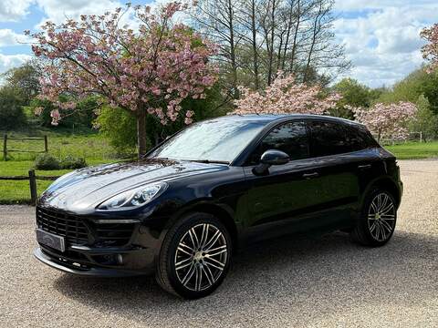 Porsche Macan 2.0T SUV 5dr Petrol PDK 4WD Euro 6 (s/s) (252 ps) - U10004057