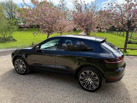 Porsche Macan 2.0T SUV 5dr Petrol PDK 4WD Euro 6 (s/s) (252 ps) - U10004057