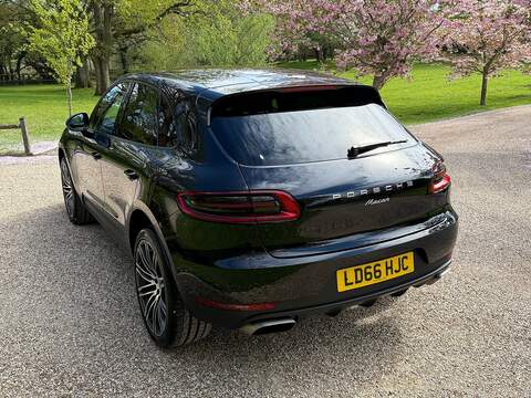 Porsche Macan 2.0T SUV 5dr Petrol PDK 4WD Euro 6 (s/s) (252 ps) - U10004057