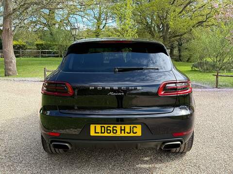 Porsche Macan 2.0T SUV 5dr Petrol PDK 4WD Euro 6 (s/s) (252 ps) - U10004057