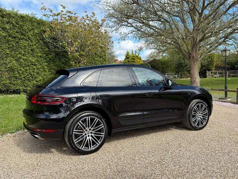 Porsche Macan 2.0T SUV 5dr Petrol PDK 4WD Euro 6 (s/s) (252 ps) - U10004057