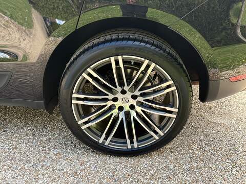 Porsche Macan 2.0T SUV 5dr Petrol PDK 4WD Euro 6 (s/s) (252 ps) - U10004057