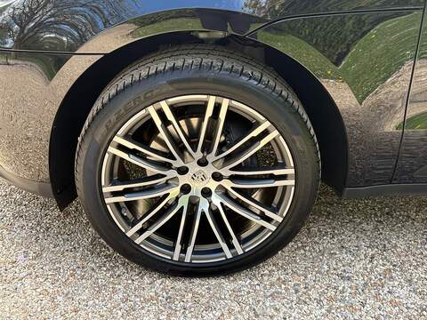 Porsche Macan 2.0T SUV 5dr Petrol PDK 4WD Euro 6 (s/s) (252 ps) - U10004057