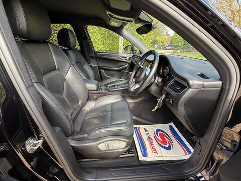 Porsche Macan 2.0T SUV 5dr Petrol PDK 4WD Euro 6 (s/s) (252 ps) - U10004057