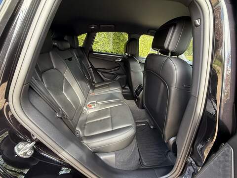 Porsche Macan 2.0T SUV 5dr Petrol PDK 4WD Euro 6 (s/s) (252 ps) - U10004057