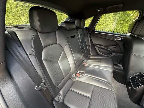 Porsche Macan 2.0T SUV 5dr Petrol PDK 4WD Euro 6 (s/s) (252 ps) - U10004057