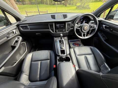 Porsche Macan 2.0T SUV 5dr Petrol PDK 4WD Euro 6 (s/s) (252 ps) - U10004057