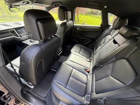 Porsche Macan 2.0T SUV 5dr Petrol PDK 4WD Euro 6 (s/s) (252 ps) - U10004057