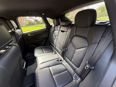 Porsche Macan 2.0T SUV 5dr Petrol PDK 4WD Euro 6 (s/s) (252 ps) - U10004057