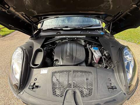 Porsche Macan 2.0T SUV 5dr Petrol PDK 4WD Euro 6 (s/s) (252 ps) - U10004057