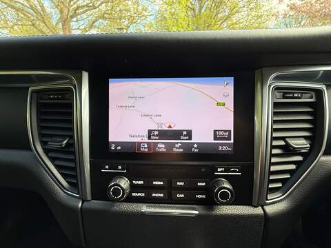 Porsche Macan 2.0T SUV 5dr Petrol PDK 4WD Euro 6 (s/s) (252 ps) - U10004057